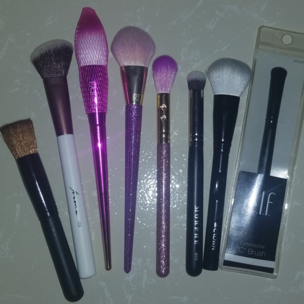 Assorted makeup brushes